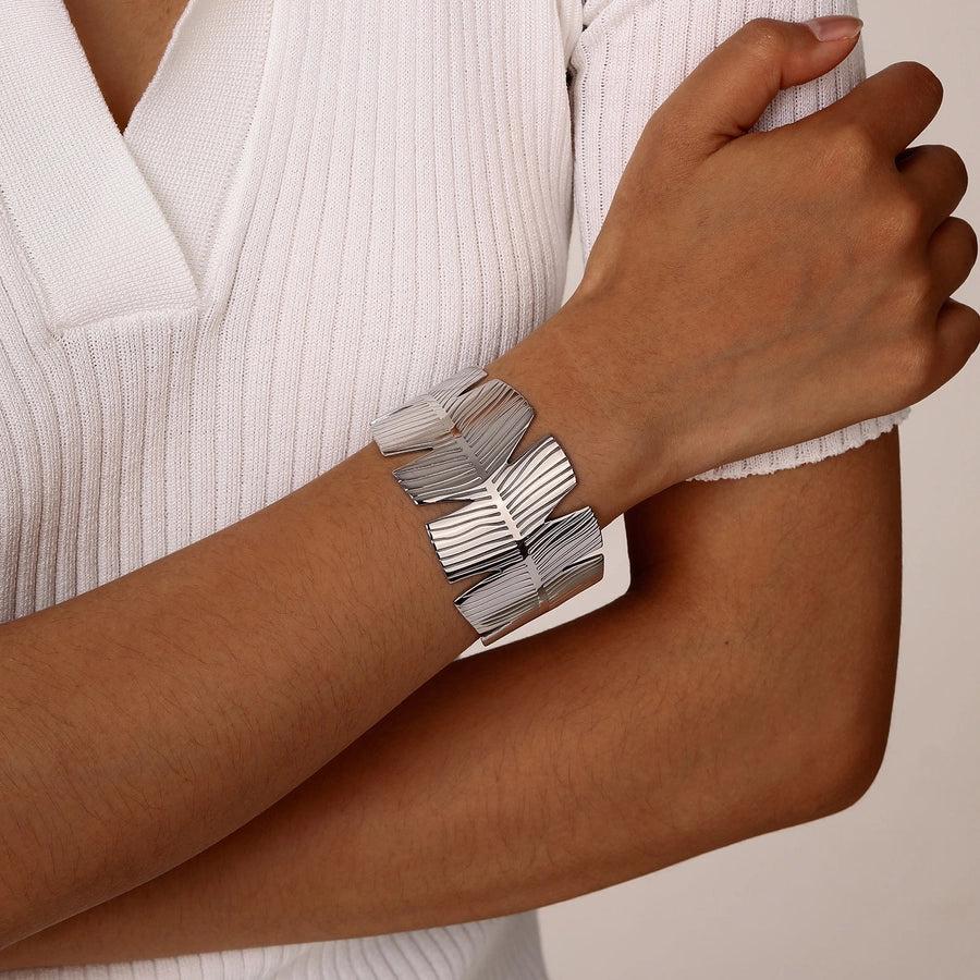 IG Style Exaggerated Classic Style Solid Color Feather Flower 201 Stainless Steel 18K Gold Plated Wide Bracelet In Bulk