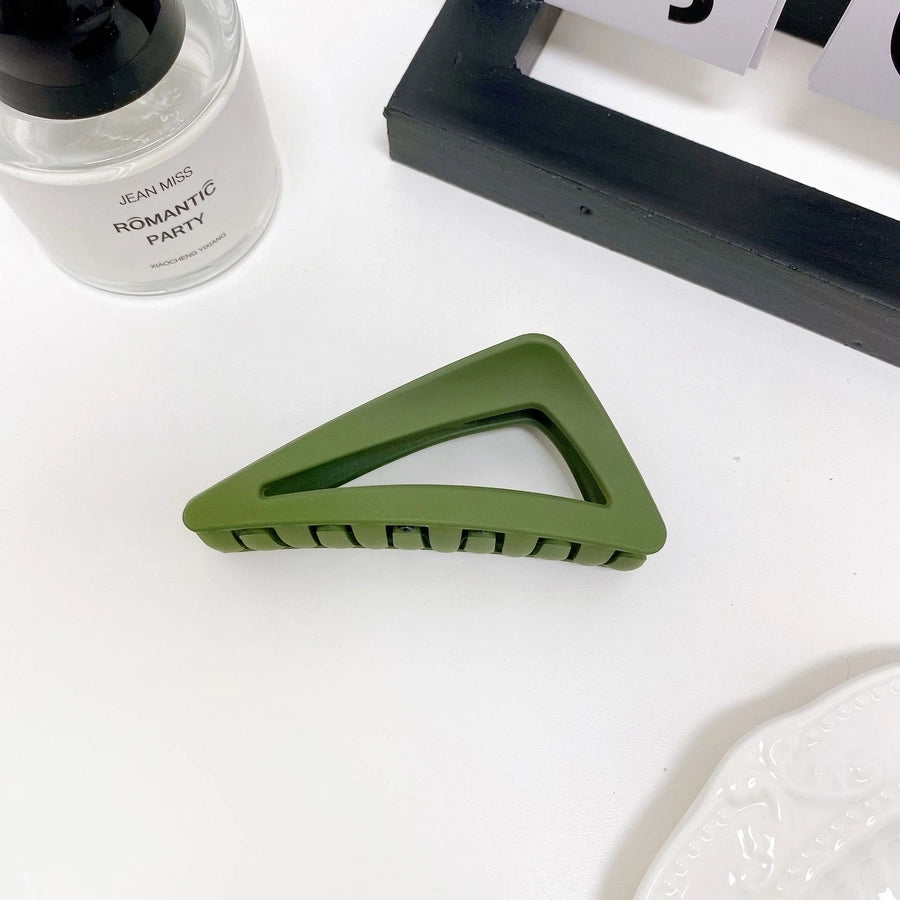 women's simple style triangle plastic hair claws