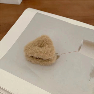 Internet celebrity Triangle Plush hairpin back head updo hair clip female grip high-grade furry shark clip head