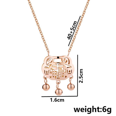 Jewelry Cute Queen Bridal Letter 316 Stainless Steel  18K Gold Plated Pendant Necklace