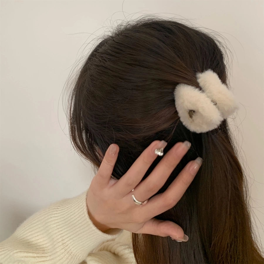 Internet celebrity Triangle Plush hairpin back head updo hair clip female grip high-grade furry shark clip head
