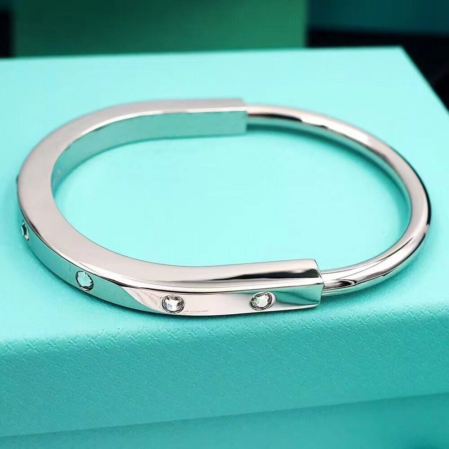 Elegant Simple Style Round Titanium Steel 18K Gold Plated Rhinestones Bangle In Bulk