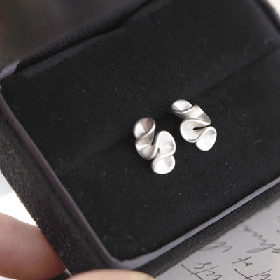 [Cream Flower] Invisible One-piece Clip Japanese Fog Flower Mosquito Incense Plate Ear Clip No Ear Holes Female Niche Earrings