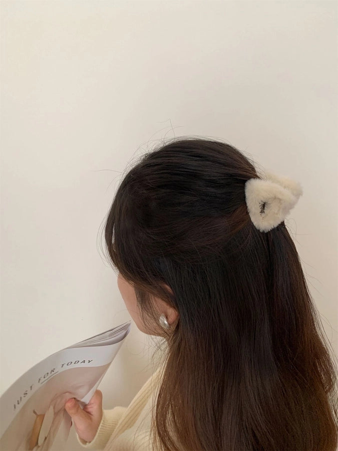 Internet celebrity Triangle Plush hairpin back head updo hair clip female grip high-grade furry shark clip head