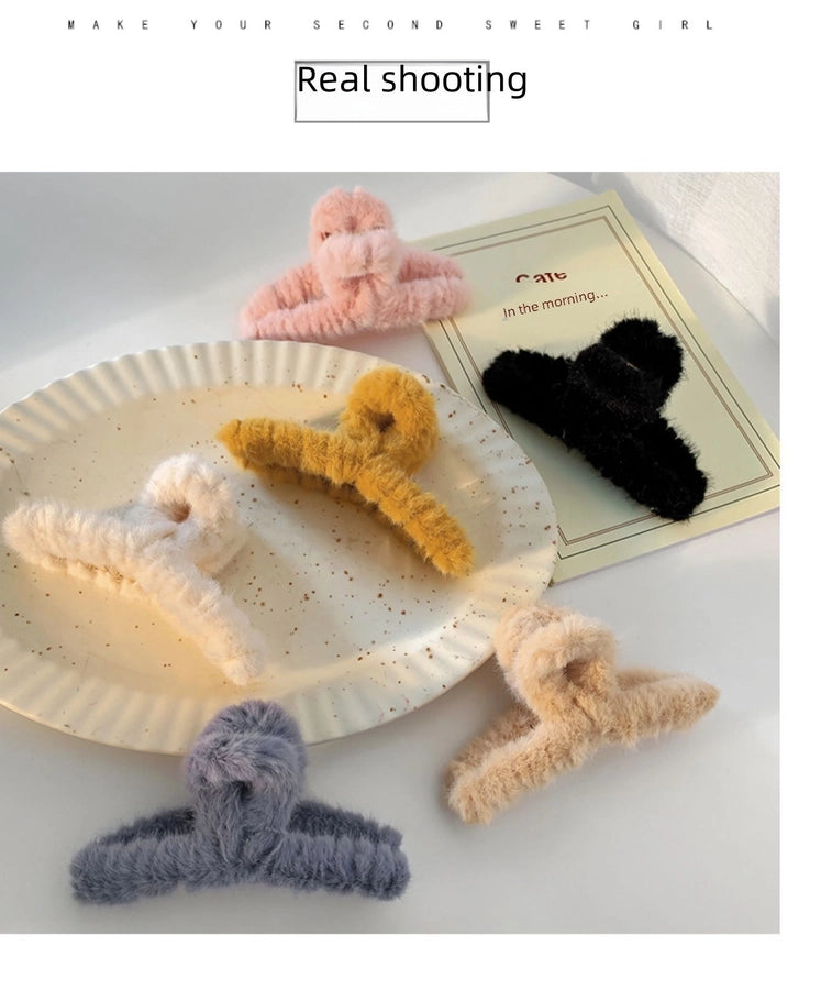 Korean Simple Plush Grab Clip Girl Autumn and Winter New Back Head Hair Clip Elegant Hair Grab Shark Clip Hair Accessories