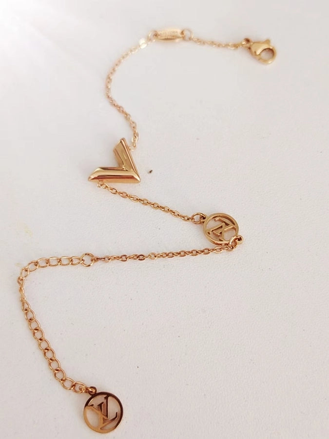 Jewelry Elegant Simple Style V Shape Titanium Steel 18K Gold Plated Bracelets Earrings Necklace