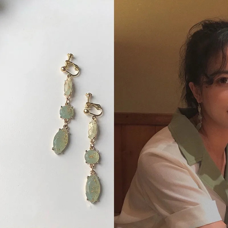 French retro earrings women's temperament earrings high-end feeling mosquito-repellent incense plate ear clip women's No ear hole pearl earrings women's wholesale