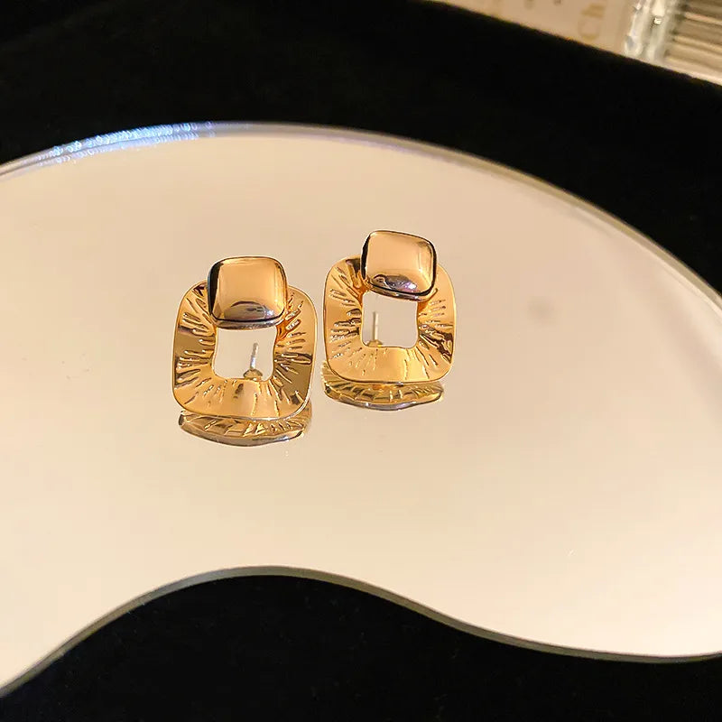 retro c shape solid color metal plating women's earrings 1 pair