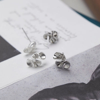 [Cream Flower] Invisible One-piece Clip Japanese Fog Flower Mosquito Incense Plate Ear Clip No Ear Holes Female Niche Earrings