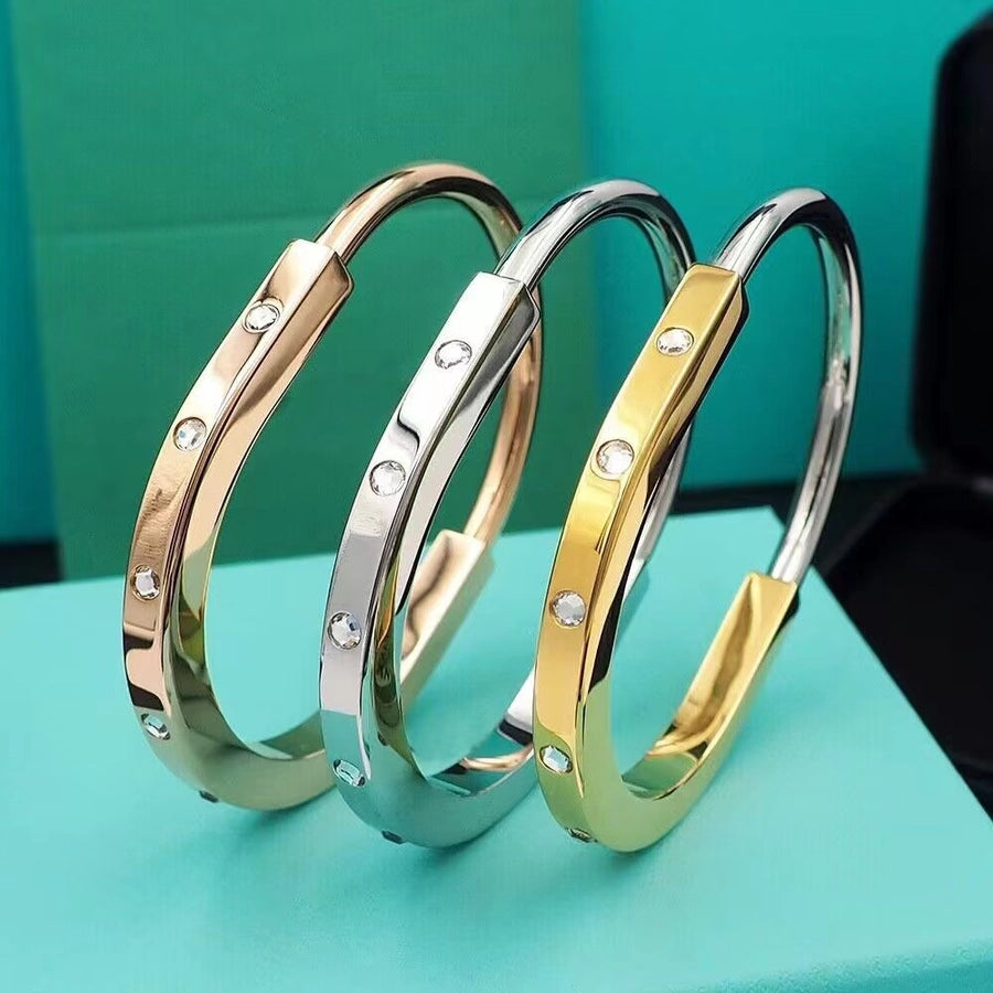 Elegant Simple Style Round Titanium Steel 18K Gold Plated Rhinestones Bangle In Bulk