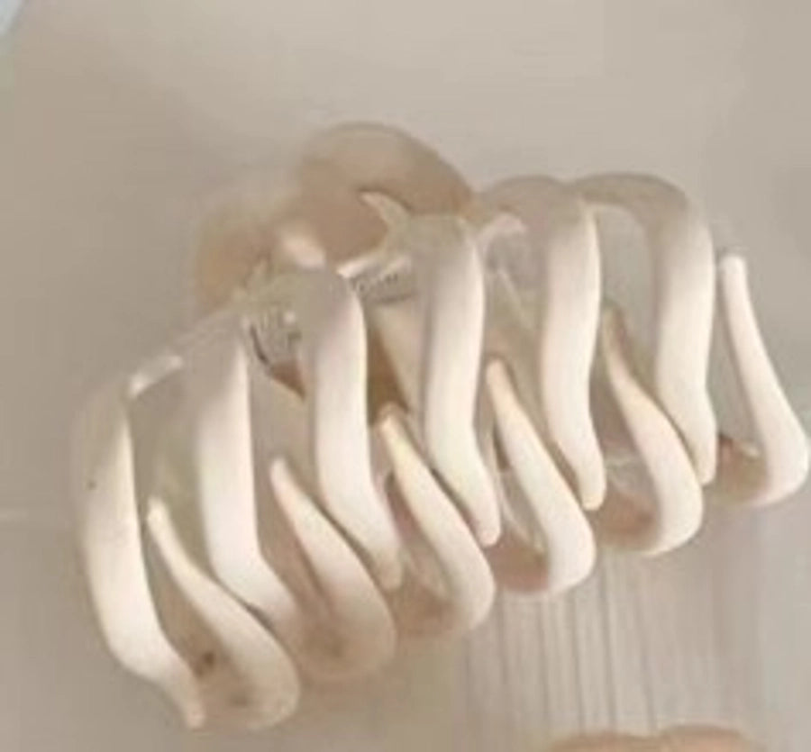 simple style solid color plastic hair claws