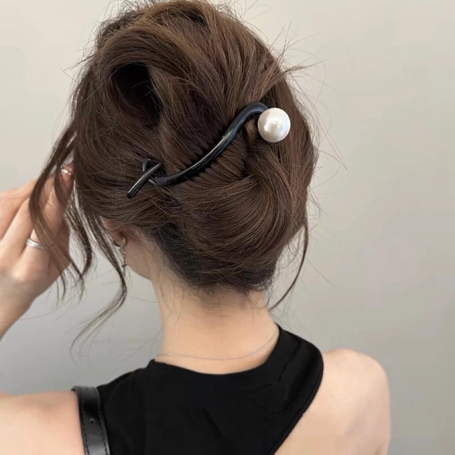 Women's Sweet Flower Arylic Plating Hair Clip