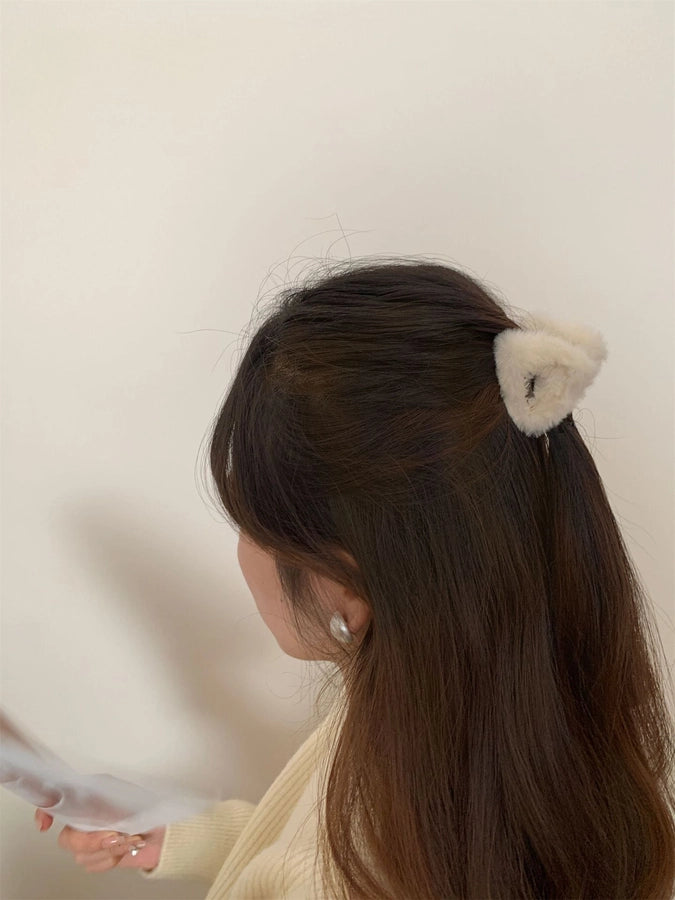Internet celebrity Triangle Plush hairpin back head updo hair clip female grip high-grade furry shark clip head