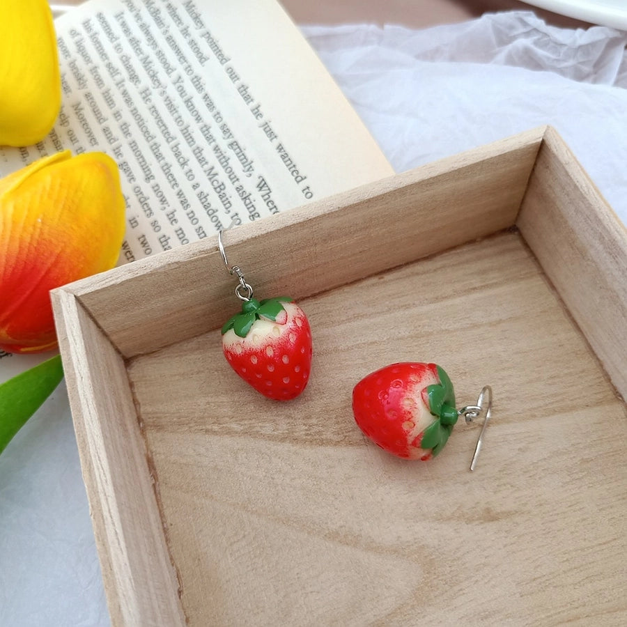 Cute age-reducing ~ 925 silver needle small strawberry earrings female temperament   sweet earrings live