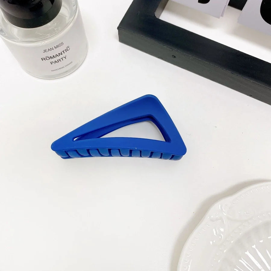 women's simple style triangle plastic hair claws