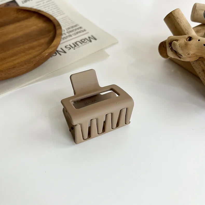 autumn and winter new milk tea coffee grasp clip elegant temperament hair claw back head hair grasp ins simple hair accessories