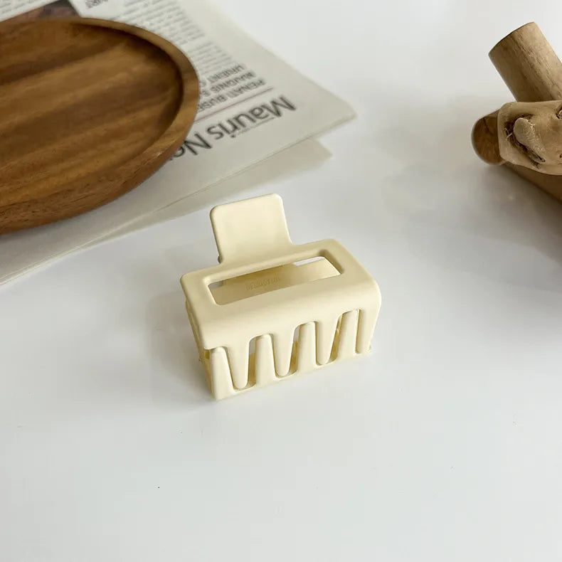 autumn and winter new milk tea coffee grasp clip elegant temperament hair claw back head hair grasp ins simple hair accessories