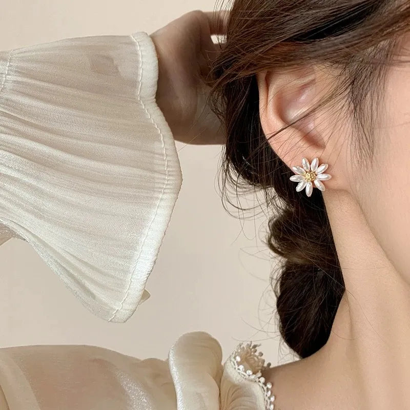 1 Pair Elegant Lady Geometric Heart Shape Plating Alloy Drop Earrings Ear Studs