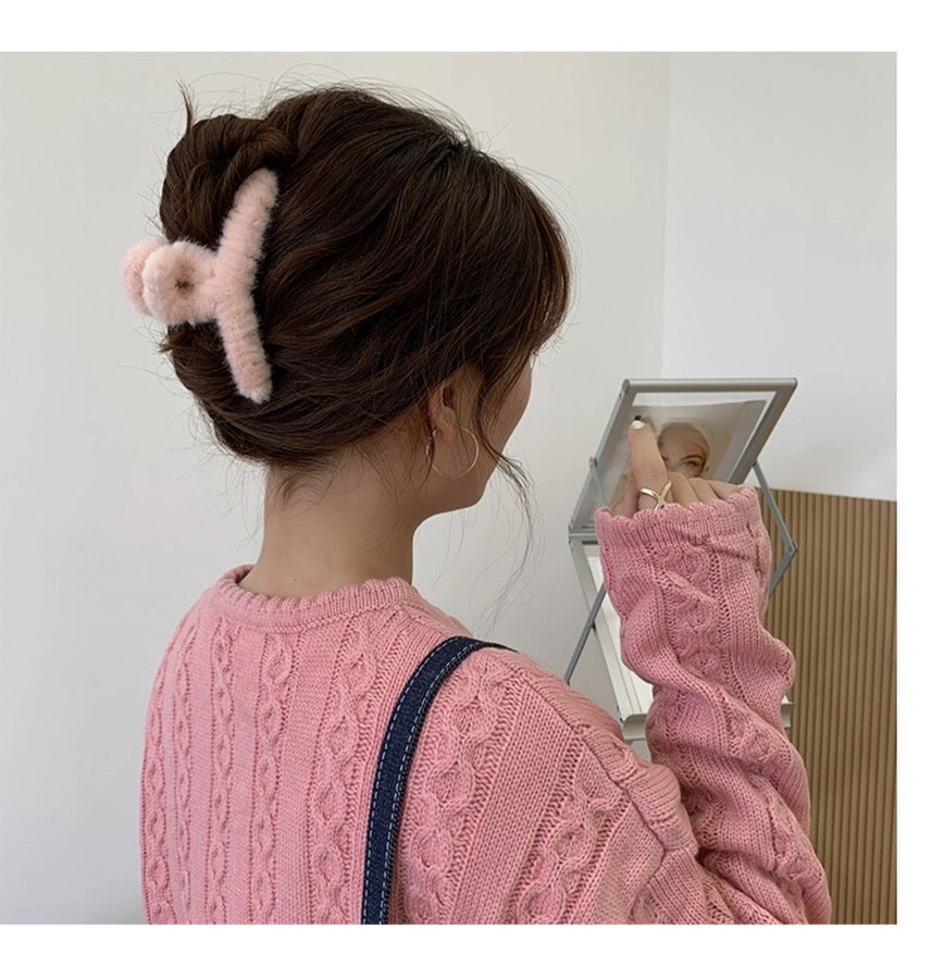 Korean Simple Plush Grab Clip Girl Autumn and Winter New Back Head Hair Clip Elegant Hair Grab Shark Clip Hair Accessories