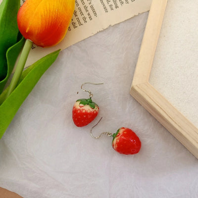 Cute age-reducing ~ 925 silver needle small strawberry earrings female temperament   sweet earrings live