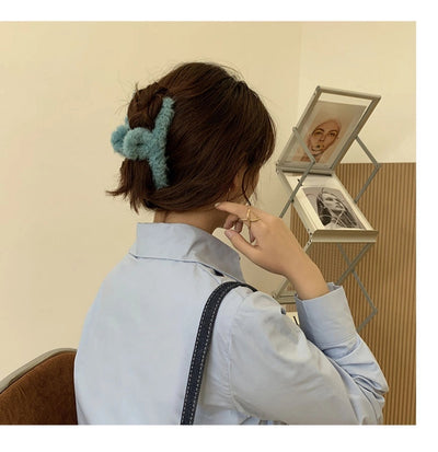 Korean Simple Plush Grab Clip Girl Autumn and Winter New Back Head Hair Clip Elegant Hair Grab Shark Clip Hair Accessories