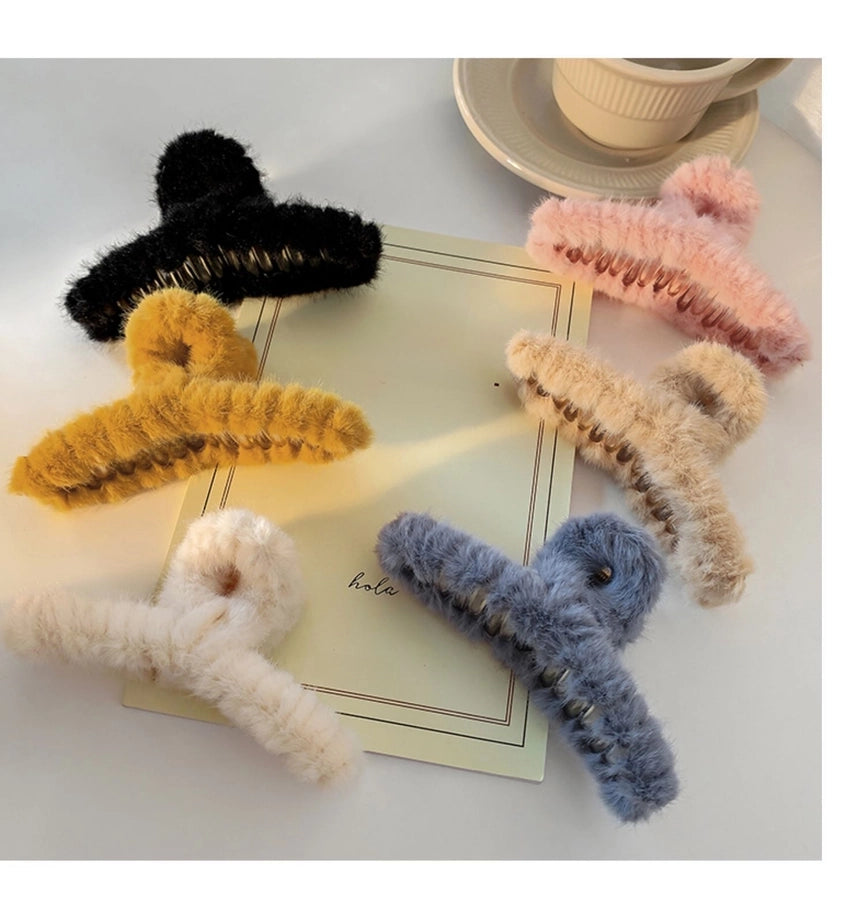 Korean Simple Plush Grab Clip Girl Autumn and Winter New Back Head Hair Clip Elegant Hair Grab Shark Clip Hair Accessories