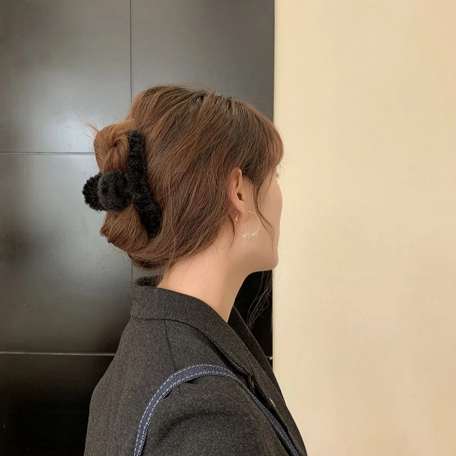 Korean Simple Plush Grab Clip Girl Autumn and Winter New Back Head Hair Clip Elegant Hair Grab Shark Clip Hair Accessories