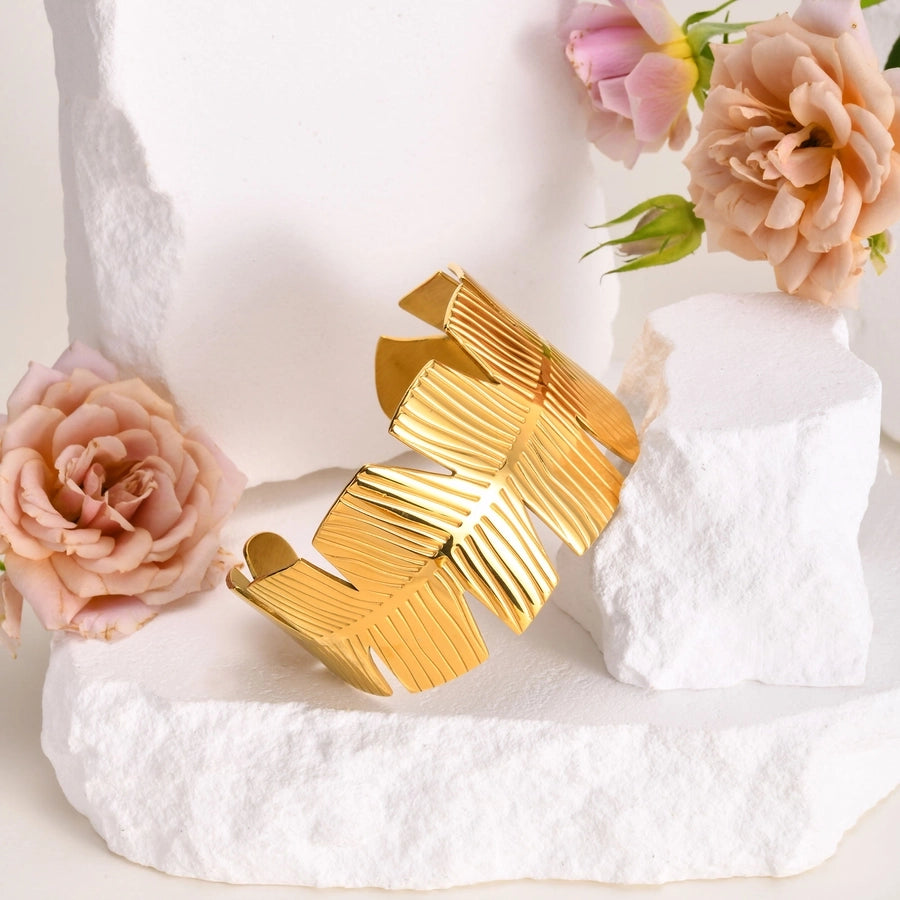 IG Style Exaggerated Classic Style Solid Color Feather Flower 201 Stainless Steel 18K Gold Plated Wide Bracelet In Bulk