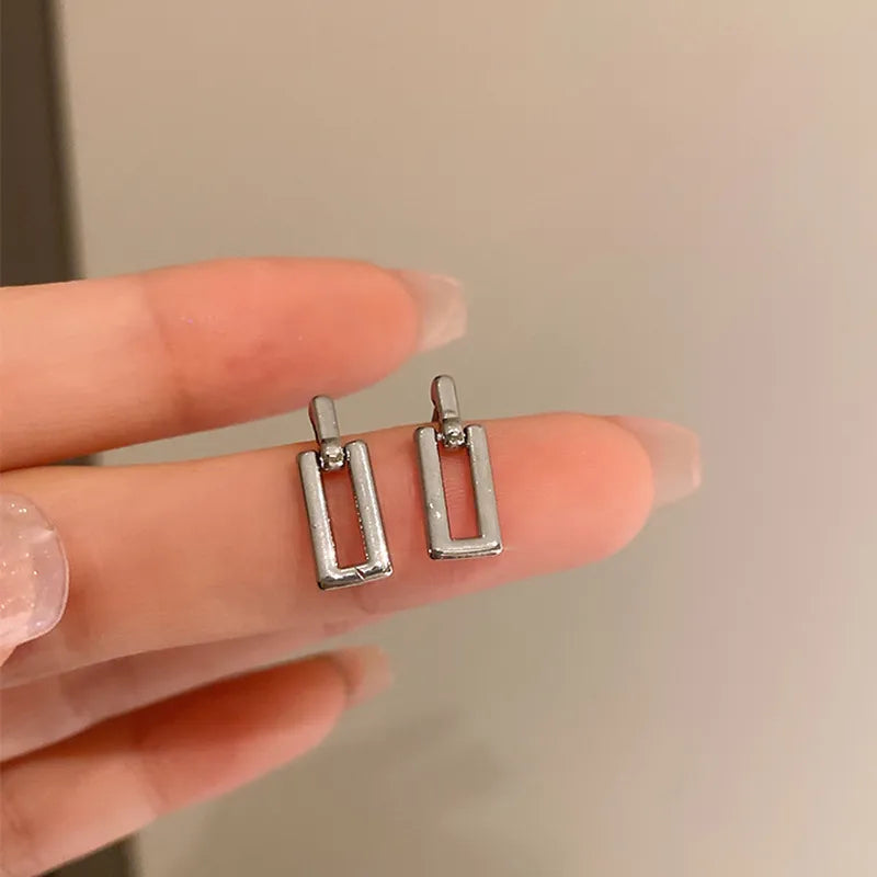 retro c shape solid color metal plating women's earrings 1 pair