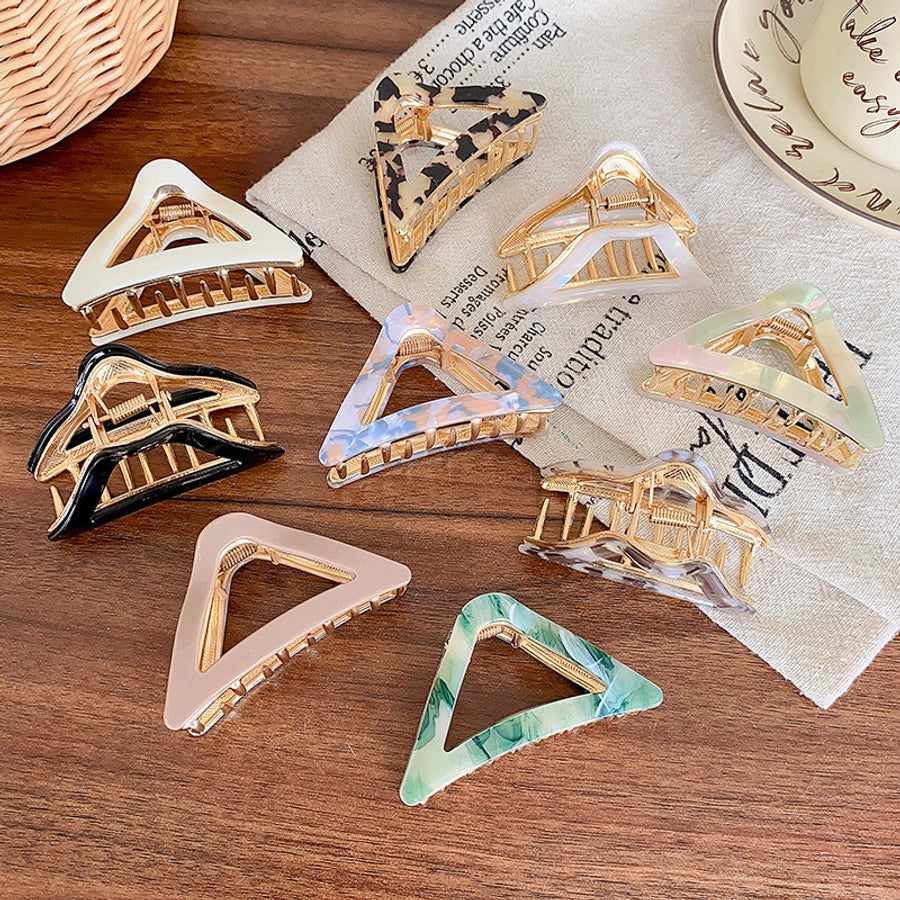 Women's Sweet Simple Style Triangle Alloy Resin Hollow Out Hair Claws