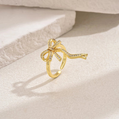 A Copper-Plated Gold Glossy Heart Inlaid Zircon Bow XINGX Sweet Light Luxury Daily Date Gift Women's Ring