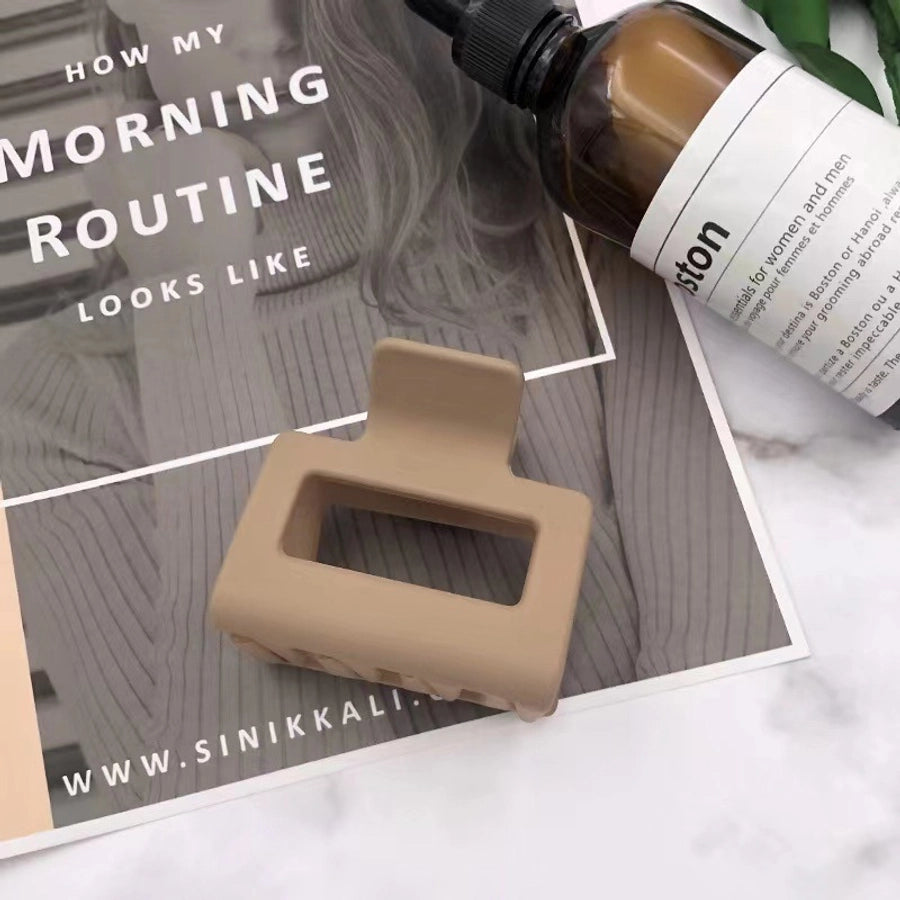 lady solid color plastic resin stoving varnish hair claws