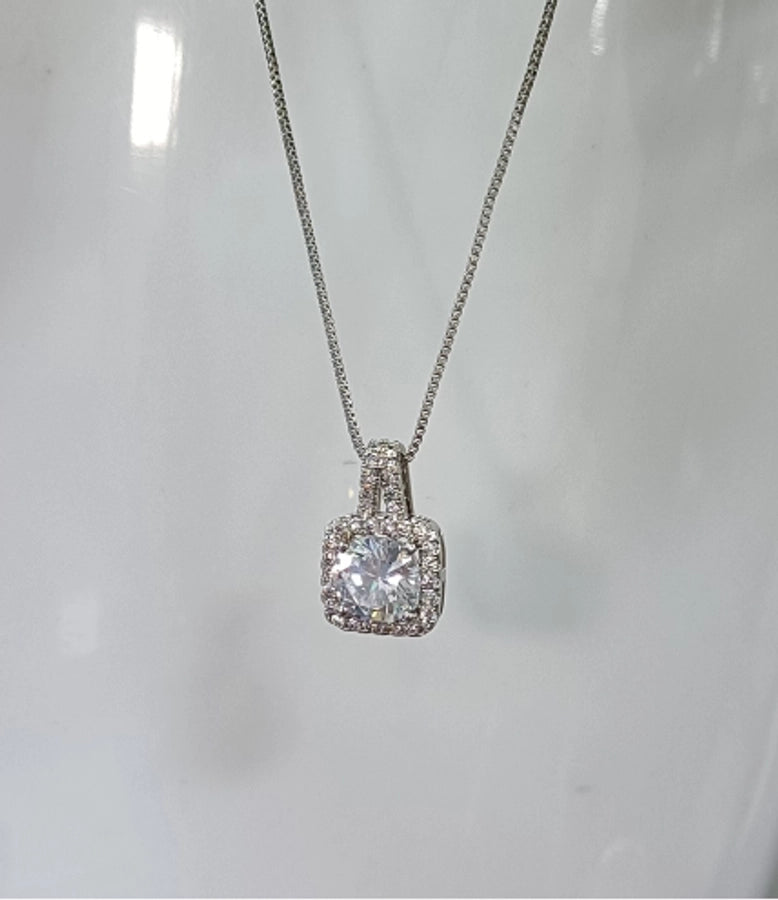 Copper 18K Gold Plated Three-dimensional Inlay Square Zircon Pendant Necklace