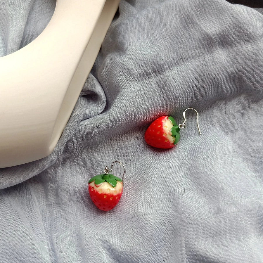 Cute age-reducing ~ 925 silver needle small strawberry earrings female temperament   sweet earrings live