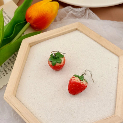 Cute age-reducing ~ 925 silver needle small strawberry earrings female temperament   sweet earrings live