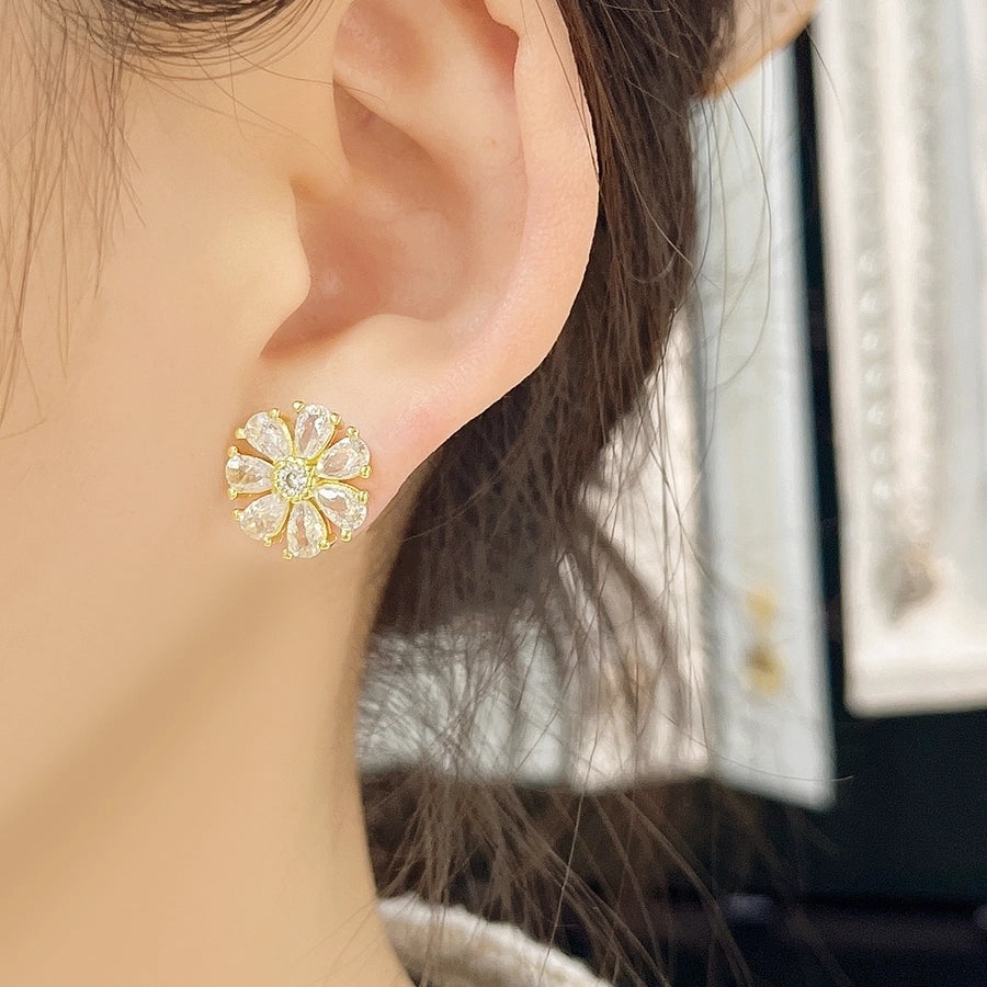 1 Pair Elegant Luxurious Simple Style Water Droplets Daisy Plating Copper 18K Gold Plated Gold Plated Ear Studs