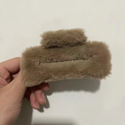 Korean Simple Plush Grab Clip Girl Autumn and Winter New Back Head Hair Clip Elegant Hair Grab Shark Clip Hair Accessories