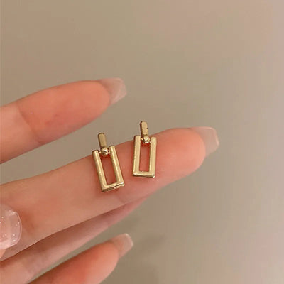retro c shape solid color metal plating women's earrings 1 pair