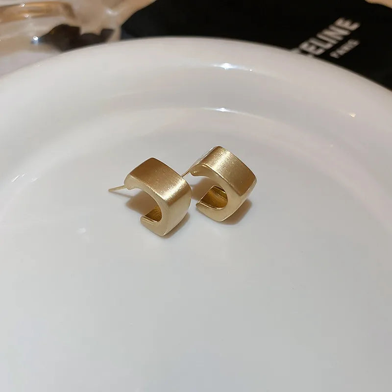 retro c shape solid color metal plating women's earrings 1 pair