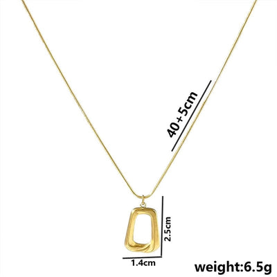 Jewelry Cute Queen Bridal Letter 316 Stainless Steel  18K Gold Plated Pendant Necklace