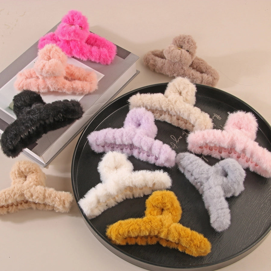 Women's Simple Style Solid Color Plush Handmade Hair Claws