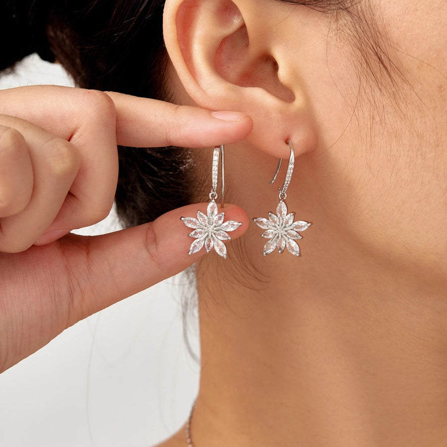 Elegant Personality Fashion Snowflake Suit, 3-Piece Fashion Simple Pendant Necklace and Earrings Suit, Suitable for Daily Wear, Party and Valentine's Day Gifts